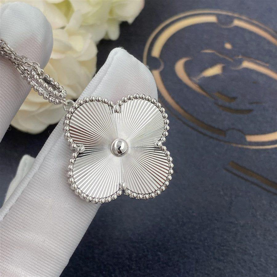 [Love More]CLOVER 25MM SILVER BIG CLOVER NECKLACE