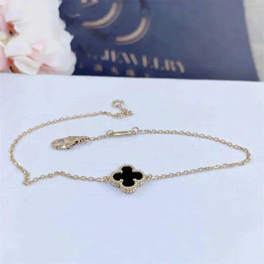 [Love More]CLOVER ONYX EINZELNE BLUME ARMBAND