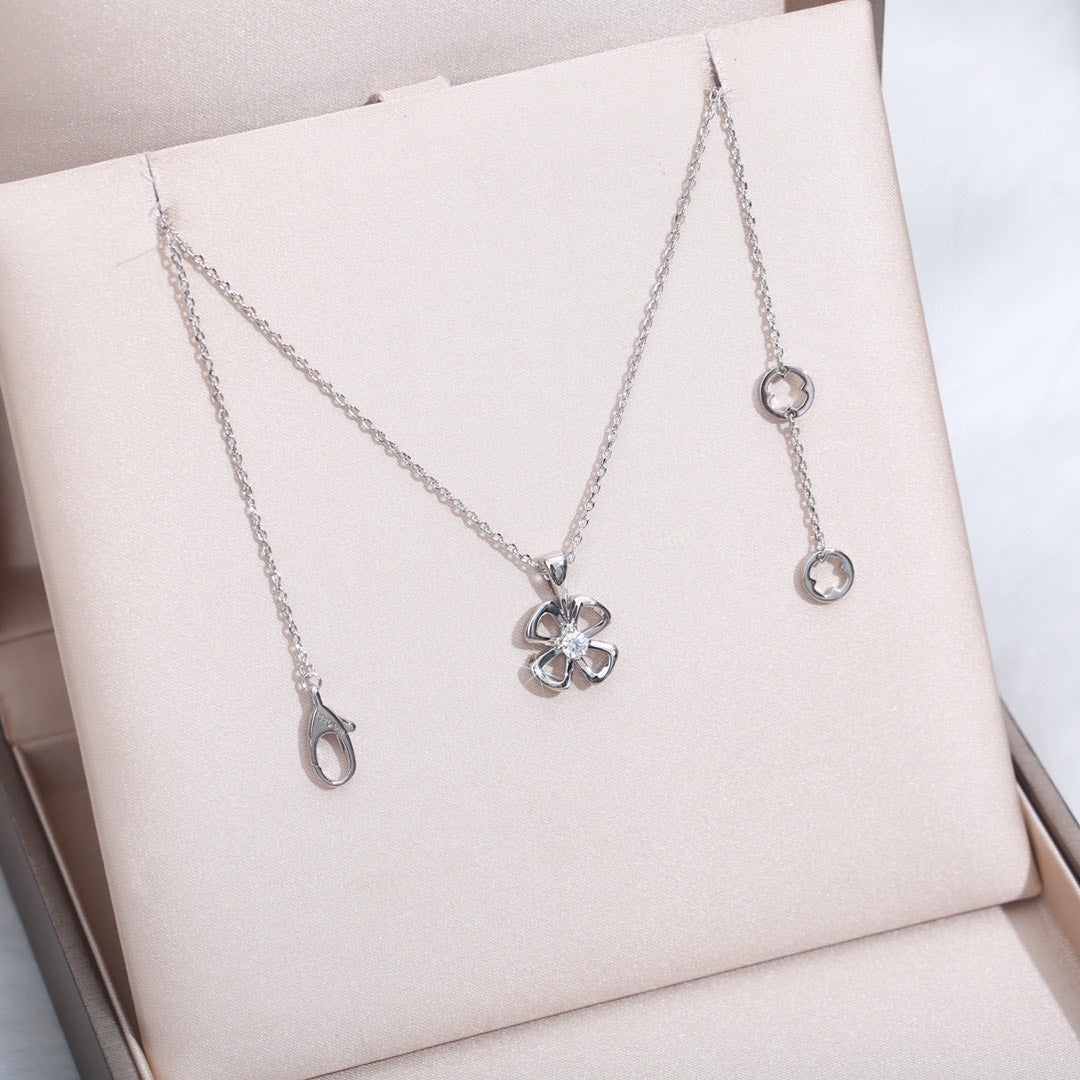 [Love More]FIOREVER NECKLACE DIAMOND CENTER